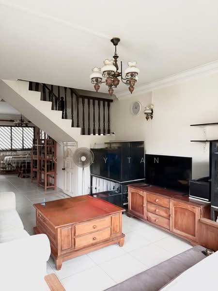 352 Yishun Ring Road, 352 Yishun Ring Road, 4 Bedrooms, 1,572 sqft, HDB Flat For Sale, by Kelly Tan, 500217191 - Living Room - PropertyGuru.com.sg