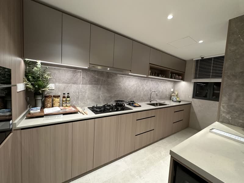 PARKTOWN Residence, Tampines Street 62, 5 Bedrooms, 1,679 sqft, Condominium For Sale, by Chris Chua, 500217193 - Kitchen - PropertyGuru.com.sg