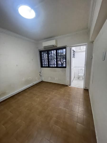 112 Bukit Purmei Road, 112 Bukit Purmei Road, 2 Bedrooms, 851 sqft, HDB Flat For Rent, by Joseph Lim, 500217211 - Bathroom - PropertyGuru.com.sg