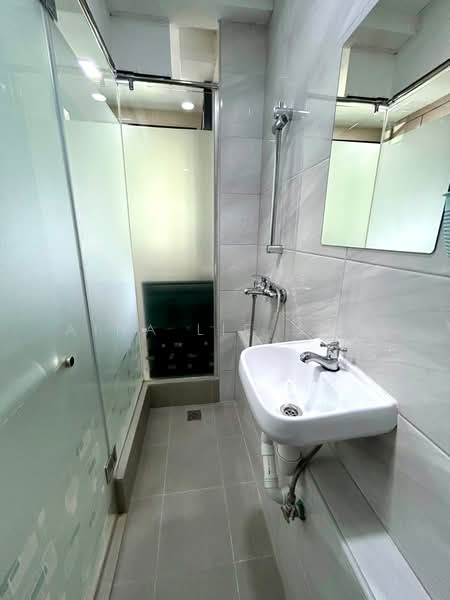 Nicely Renovated Studio near Upper Changi MRT (Simei), , Studio, 350 sqft, Condominium For Rent, by Aina Lie 李艾娜, 500217216 - Bathroom - PropertyGuru.com.sg