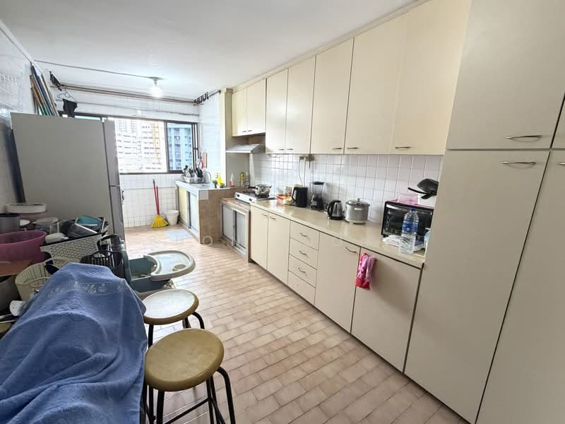 15 Saint George's Road, 15 Saint George's Road, 3 Bedrooms, 979 sqft, HDB Flat For Sale, by Shon Foong, 500217219 - Kitchen - PropertyGuru.com.sg