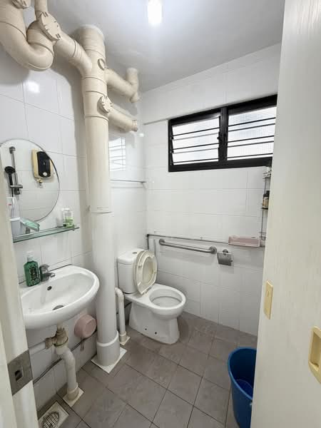 15 Saint George's Road, 15 Saint George's Road, 3 Bedrooms, 979 sqft, HDB Flat For Sale, by Eric Wong, 500217239 - Bathroom - PropertyGuru.com.sg
