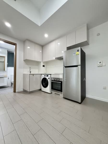 Roots @ Transit, 9 Transit Road, 2 Bedrooms, 581 sqft, Apartment For Rent, by Amelia Chia, 500217240 - Kitchen - PropertyGuru.com.sg