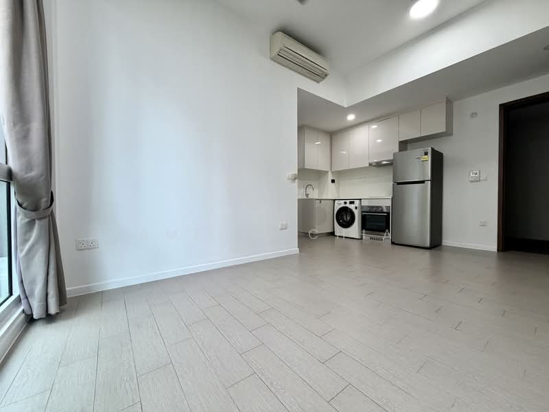 Roots @ Transit, 9 Transit Road, 2 Bedrooms, 581 sqft, Apartment For Rent, by Amelia Chia, 500217240 - Kitchen - PropertyGuru.com.sg