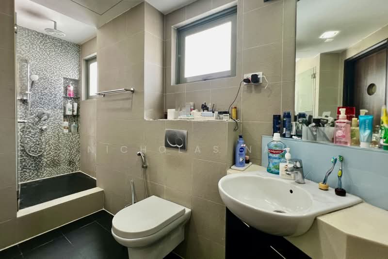Saint Nicholas View, St. Nicholas View, 4 Bedrooms, 2,500 sqft, Corner Terrace For Sale, by Nicholas Nah, 500217245 - Bathroom - PropertyGuru.com.sg