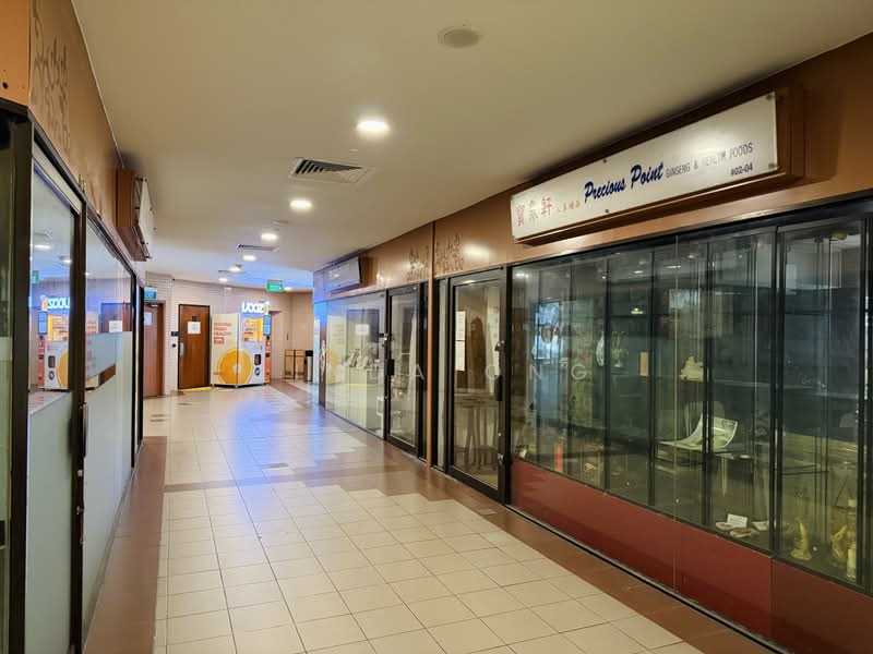 Furama City Centre, 60 Eu Tong Sen Street, 409 sqft, Mall Shop For Rent, by Linda Ong, 500217249 - Corridor - CommercialGuru.com.sg