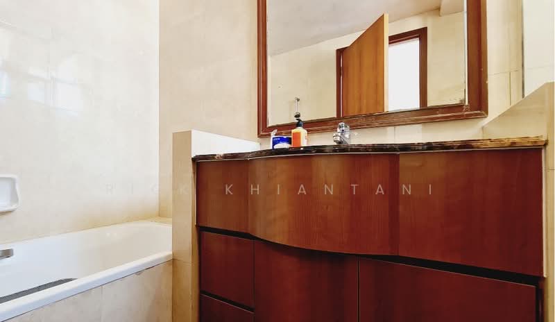 East Meadows, 30 Tanah Merah Kechil Road, 1 Bedroom, 250 sqft, Condominium For Rent, by Rick Khiantani, 500217271 - Bathroom - PropertyGuru.com.sg