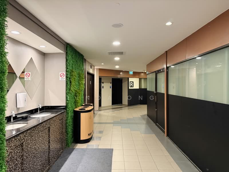 Furama City Centre, 60 Eu Tong Sen Street, 2,895 sqft, Mall Shop For Rent, by Linda Ong, 500217273 - Corridor - CommercialGuru.com.sg
