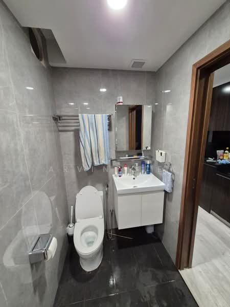 Loft @ Nathan, 31 Nathan Road, 1 Bedroom, 506 sqft, Condominium For Rent, by Arvin Kuek, 500217274 - Bathroom - PropertyGuru.com.sg