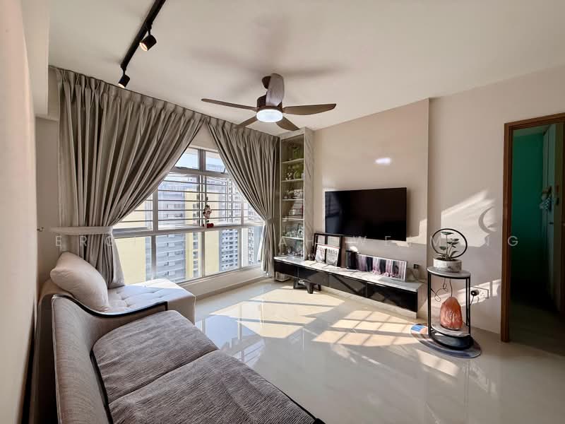 409C Northshore Drive, 409C Northshore Drive, 3 Bedrooms, 1,206 sqft, HDB Flat For Sale, by Sergius Seah Weiming, 500217288 - Living Room - PropertyGuru.com.sg