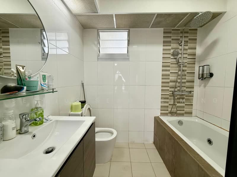 409C Northshore Drive, 409C Northshore Drive, 3 Bedrooms, 1,206 sqft, HDB Flat For Sale, by Sergius Seah Weiming, 500217288 - Master Bathroom - PropertyGuru.com.sg