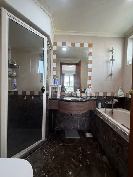 Guilin View, 26 Bukit Batok Street 52, 2 Bedrooms, 861 sqft, Condominium For Rent, by Jennifer Ng, 500217310 - Master Bathroom - PropertyGuru.com.sg