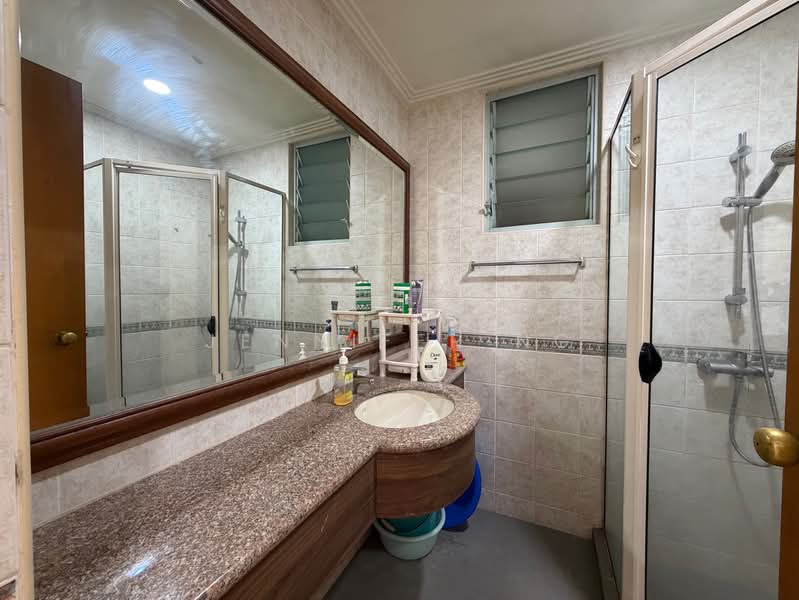 Guilin View, 26 Bukit Batok Street 52, 2 Bedrooms, 861 sqft, Condominium For Rent, by Jennifer Ng, 500217310 - Common Bathroom - PropertyGuru.com.sg