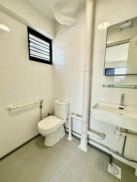 54 Kent Road, 54 Kent Road, 3 Bedrooms, 1,368 sqft, HDB Flat For Sale, by Yong Wee Foong 杨伟锋, 500217312 - Bathroom - PropertyGuru.com.sg