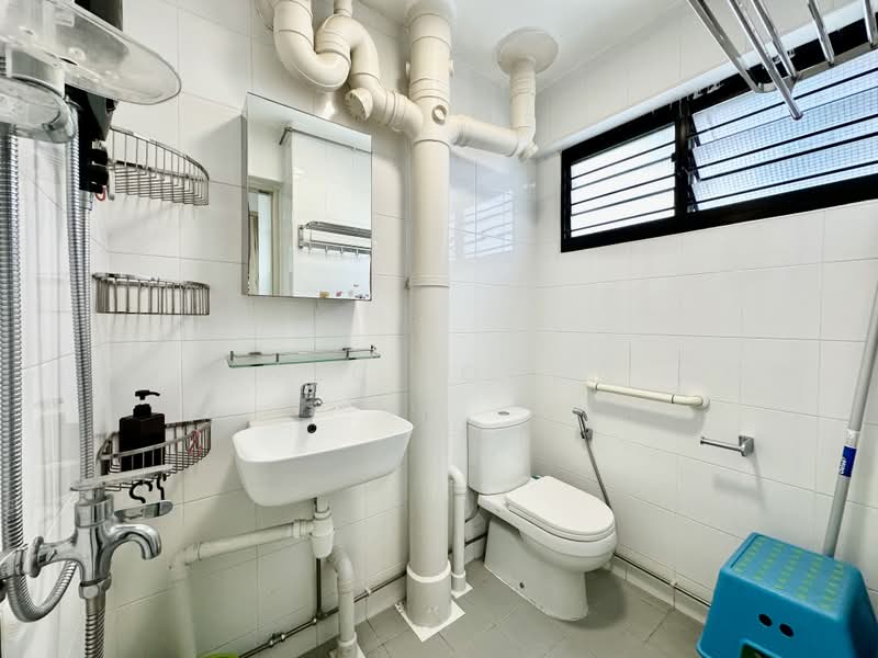 54 Kent Road, 54 Kent Road, 3 Bedrooms, 1,368 sqft, HDB Flat For Sale, by Yong Wee Foong 杨伟锋, 500217312 - Bathroom - PropertyGuru.com.sg
