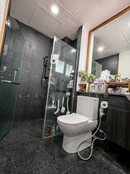 Saraca Villas, 23 Saraca Terrace, 5 Bedrooms, 3,099 sqft, Corner Terrace For Sale, by Shaik Raheem, 500217313 - Bathroom - PropertyGuru.com.sg