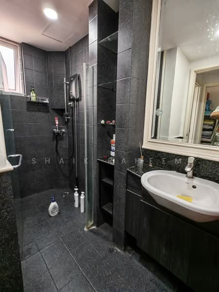 Saraca Villas, 23 Saraca Terrace, 5 Bedrooms, 3,099 sqft, Corner Terrace For Sale, by Shaik Raheem, 500217313 - Bathroom - PropertyGuru.com.sg