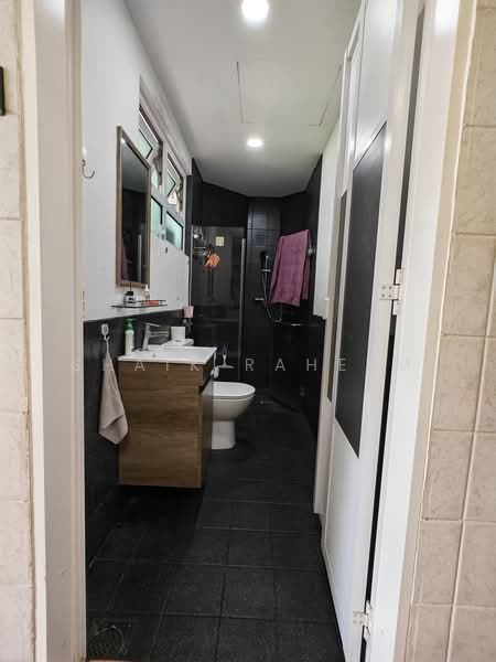 Saraca Villas, 23 Saraca Terrace, 5 Bedrooms, 3,099 sqft, Corner Terrace For Sale, by Shaik Raheem, 500217313 - Bathroom - PropertyGuru.com.sg