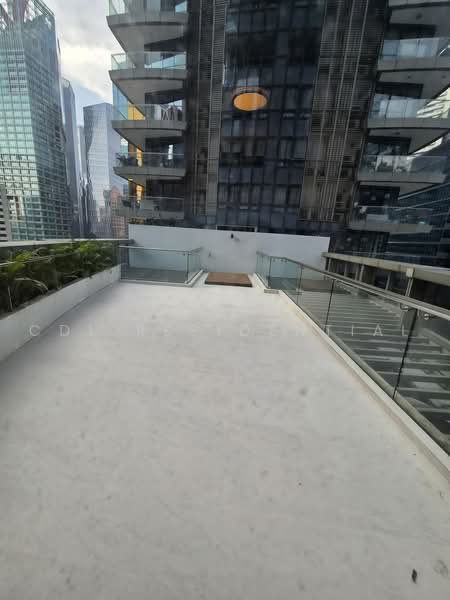 One Shenton, 1 Shenton Way, 4 Bedrooms, 5,640 sqft, Condominium For Rent, by CDL Residential, 500217328 - Balcony - PropertyGuru.com.sg