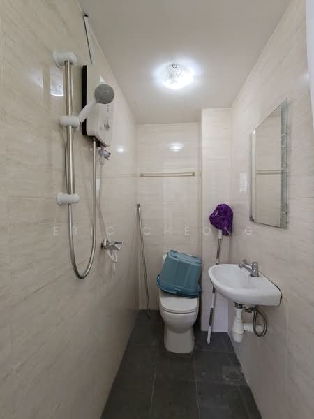 Duku Apartments, 75 Duku Road, East Coast / Marine Parade, 3 Bedrooms, 1,055 sqft, Condominium For Rent, by Eric Cheong, 500217335 - Bathroom - PropertyGuru.com.sg