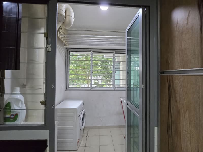 477C Upper Serangoon View, 477C Upper Serangoon View, 3 Bedrooms, 990 sqft, HDB Flat For Sale, by Sylvia Quek, 500217344 - Service Yard - PropertyGuru.com.sg