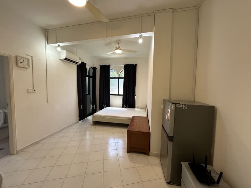 Sims 450 Centre, 450 Sims Avenue, 1 Bedroom, 450 sqft, Walk-up Apartment For Rent, by Kathy Nguyen, 500217357 - Bedroom - PropertyGuru.com.sg
