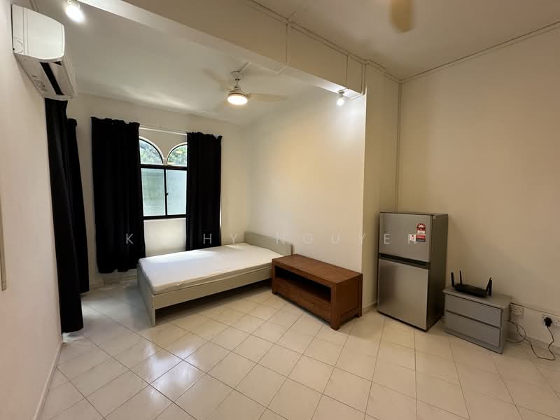 Sims 450 Centre, 450 Sims Avenue, 1 Bedroom, 450 sqft, Walk-up Apartment For Rent, by Kathy Nguyen, 500217357 - Bedroom - PropertyGuru.com.sg