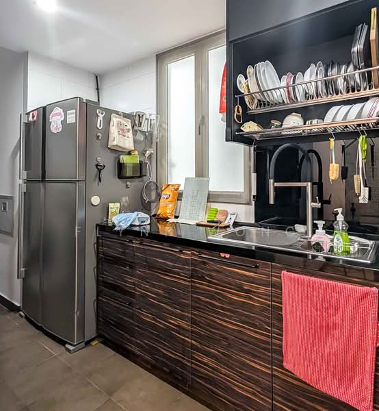 The Calrose, 511 Yio Chu Kang Road, 3 Bedrooms, 1,302 sqft, Condominium For Sale, by Flynn Wong, 500217362 - Kitchen - PropertyGuru.com.sg