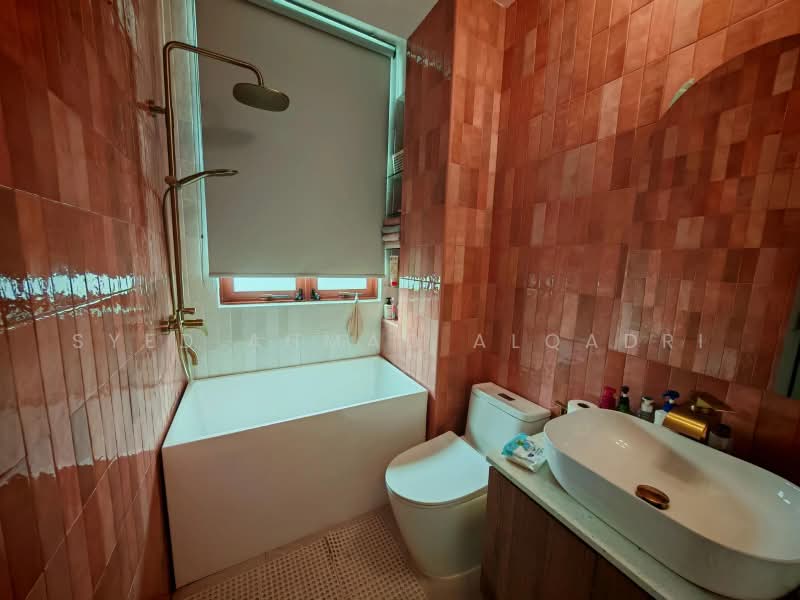 Race Course 138, 138 Race Course Road, 4 Bedrooms, 1,615 sqft, Apartment For Sale, by Syed Ahmad Alqadri, 500217363 - Bathroom - PropertyGuru.com.sg