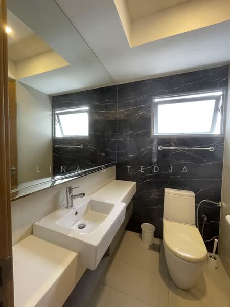 The Shore Residences, 87 Amber Road, 2 Bedrooms, 893 sqft, Condominium For Rent, by Lina S Tedja, 500217383 - Bathroom - PropertyGuru.com.sg