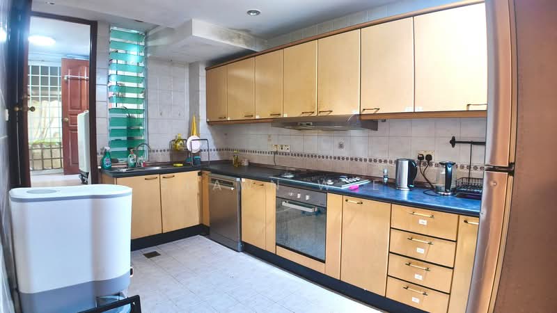 Pinewood Terrace, Pinewood Grove, 6 Bedrooms, 4,000 sqft, Terraced House For Sale, by Shawn Wee, 500217386 - Kitchen - PropertyGuru.com.sg