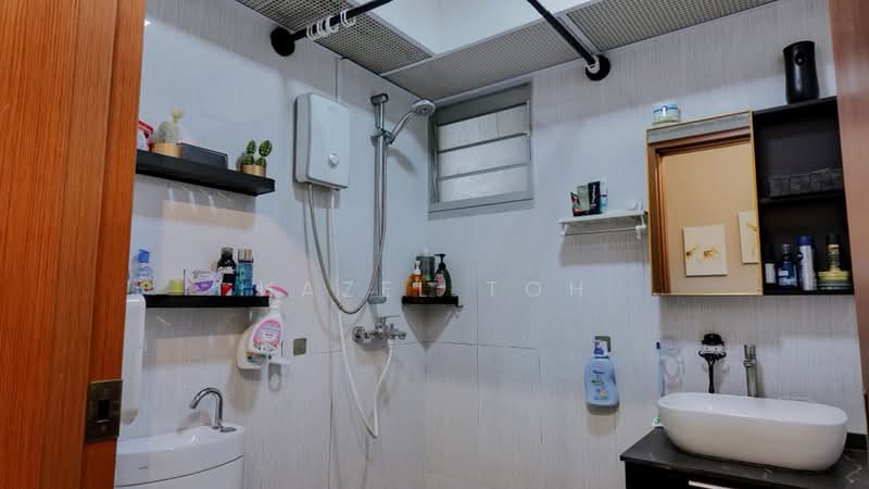 126D Canberra Street, 126D Canberra Street, 3 Bedrooms, 1,001 sqft, HDB Flat For Sale, by Hazel Toh, 500217391 - Bathroom - PropertyGuru.com.sg