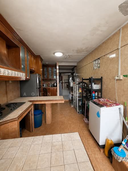 168 Woodlands Street 11, 168 Woodlands Street 11, 3 Bedrooms, 980 sqft, HDB Flat For Sale, by Agent Rizal, 500217403 - Kitchen - PropertyGuru.com.sg