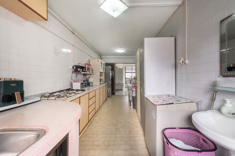147 Serangoon North Avenue 1, 147 Serangoon North Avenue 1, 3 Bedrooms, 893 sqft, HDB Flat For Sale, by Veroy Chua, 500217408 - Kitchen - PropertyGuru.com.sg