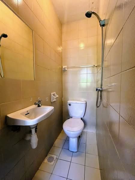 High Oak Condo, 11 Toh Tuck Road, 3 Bedrooms, 1,163 sqft, Condominium For Rent, by Jessie Lee, 500217415 - Bathroom - PropertyGuru.com.sg
