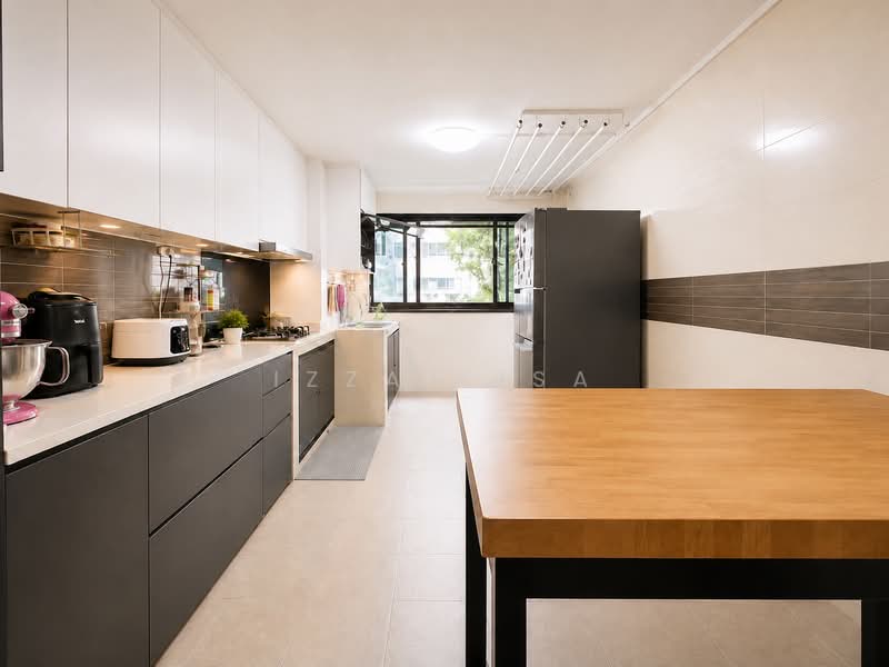704 Yishun Avenue 5, 704 Yishun Avenue 5, 2 Bedrooms, 732 sqft, HDB Flat For Sale, by Izzat Isa, 500217420 - Kitchen - PropertyGuru.com.sg