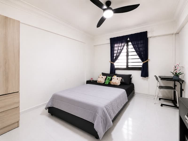 704 Yishun Avenue 5, 704 Yishun Avenue 5, 2 Bedrooms, 732 sqft, HDB Flat For Sale, by Izzat Isa, 500217420 - Bedroom - PropertyGuru.com.sg