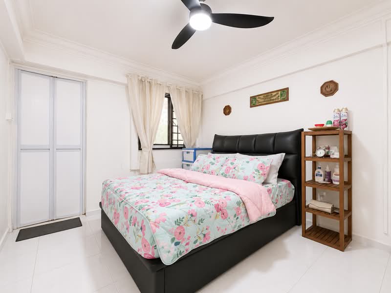 704 Yishun Avenue 5, 704 Yishun Avenue 5, 2 Bedrooms, 732 sqft, HDB Flat For Sale, by Izzat Isa, 500217420 - Bedroom - PropertyGuru.com.sg