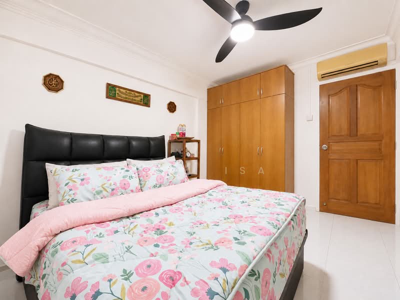 704 Yishun Avenue 5, 704 Yishun Avenue 5, 2 Bedrooms, 732 sqft, HDB Flat For Sale, by Izzat Isa, 500217420 - Bedroom - PropertyGuru.com.sg