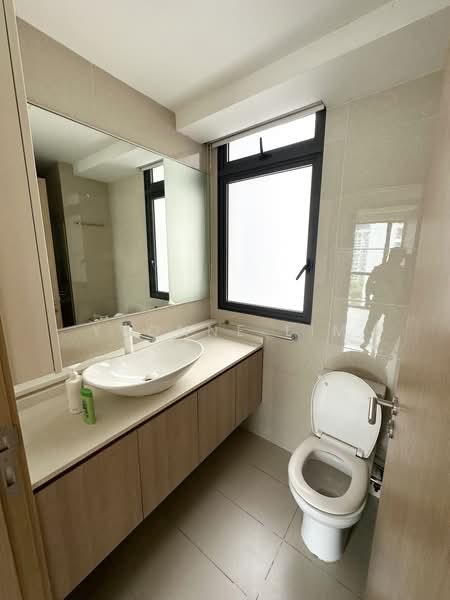 Twin Waterfalls, 108 Punggol Walk, 3 Bedrooms, 1,001 sqft, Executive Condominium For Rent, by Yvonne Lim, 500217489 - Bathroom - PropertyGuru.com.sg