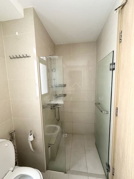 Twin Waterfalls, 108 Punggol Walk, 3 Bedrooms, 1,001 sqft, Executive Condominium For Rent, by Yvonne Lim, 500217489 - Bathroom - PropertyGuru.com.sg