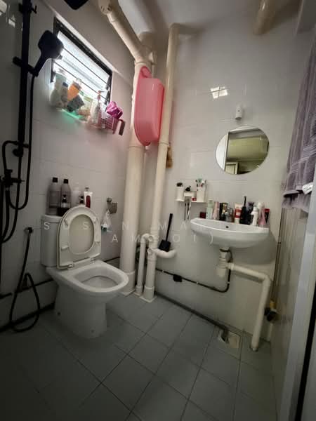102 Jurong East Street 13, 102 Jurong East Street 13, 2 Bedrooms, 731 sqft, HDB Flat For Sale, by Susan Mariam (Amboi), 500217491 - Master Bathroom - PropertyGuru.com.sg
