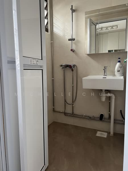 565 Hougang Street 51, 565 Hougang Street 51, 3 Bedrooms, 1,312 sqft, HDB Flat For Sale, by Michelle Chua, 500217493 - Bathroom - PropertyGuru.com.sg