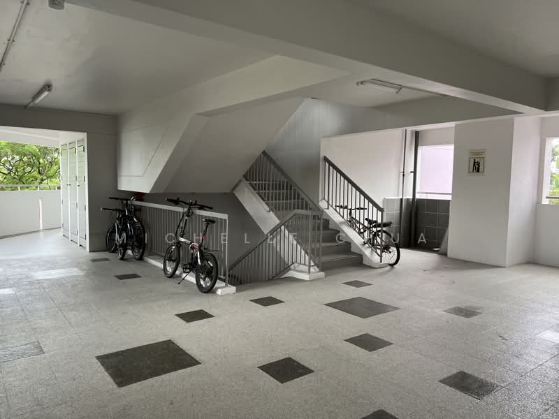 565 Hougang Street 51, 565 Hougang Street 51, 3 Bedrooms, 1,312 sqft, HDB Flat For Sale, by Michelle Chua, 500217493 - Corridor - PropertyGuru.com.sg
