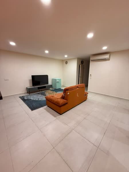 Serangoon Garden Estate, Cooling Close, Room Rental, 200 sqft, Semi-Detached House For Rent, by Jack Lu, 500217500 - Living Room - PropertyGuru.com.sg