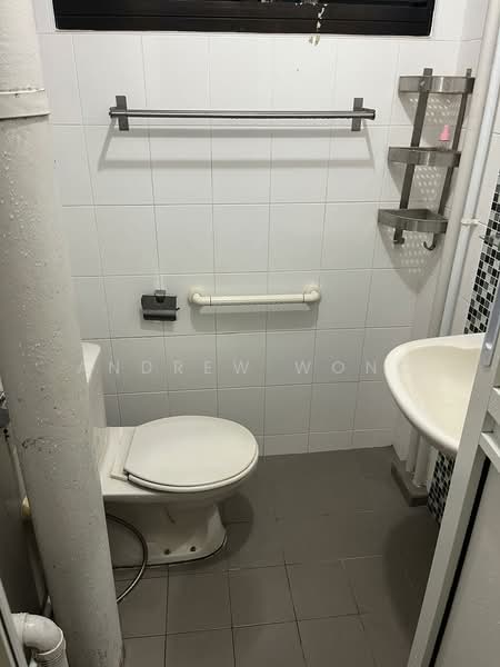 801 Tampines Avenue 4, 801 Tampines Avenue 4, 2 Bedrooms, 732 sqft, HDB Flat For Rent, by Andrew Wong, 500217502 - Bathroom - PropertyGuru.com.sg