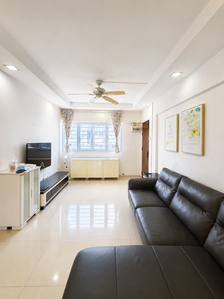 206 Jurong East Street 21, 206 Jurong East Street 21, 2 Bedrooms, 67 sqft, HDB Flat For Rent, by Ashley Chia, 500217512 - Living Room - PropertyGuru.com.sg