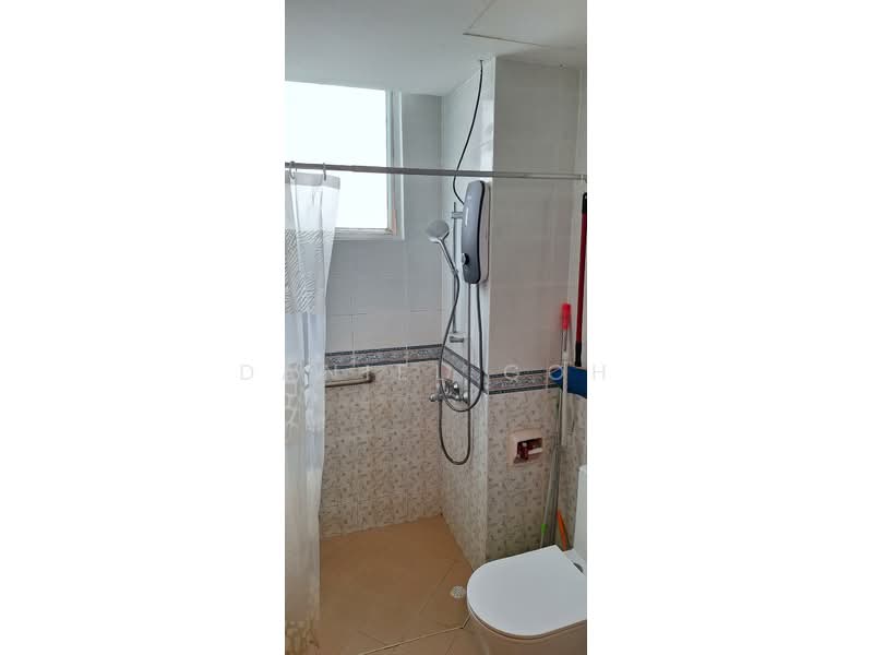 Tanjong Ria Condominium, 121 Tanjong Rhu Road, 1 Bedroom, 200 sqft, Condominium For Rent, by Daniel Goh, 500217529 - Bathroom - PropertyGuru.com.sg