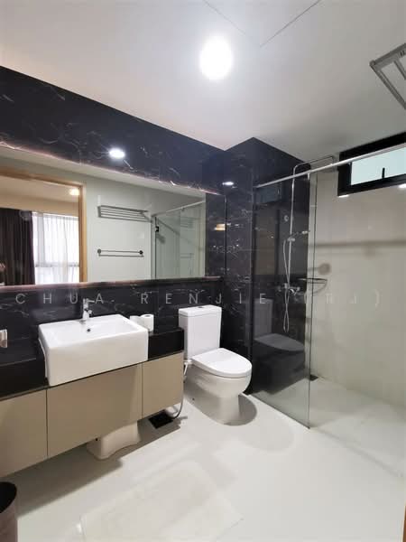 Esparina Residences, 127 Compassvale Bow, 2 Bedrooms, 828 sqft, Executive Condominium For Sale, by Chua RenJie (RJ), 500217539 - Bathroom - PropertyGuru.com.sg