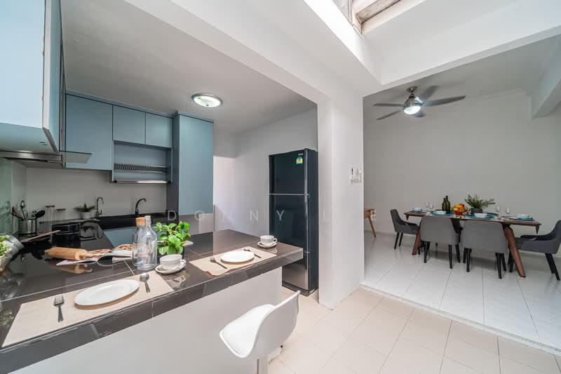 Teacher's Housing Estate, Iqbal Avenue, 3 Bedrooms, 1,195 sqft, Walk-up Apartment For Sale, by Donny Lee, 500217540 - Kitchen - PropertyGuru.com.sg